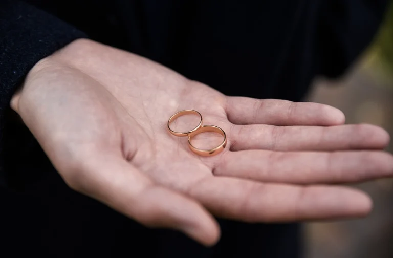 Understanding Wedding Ring De-gloving: What You Need to Know